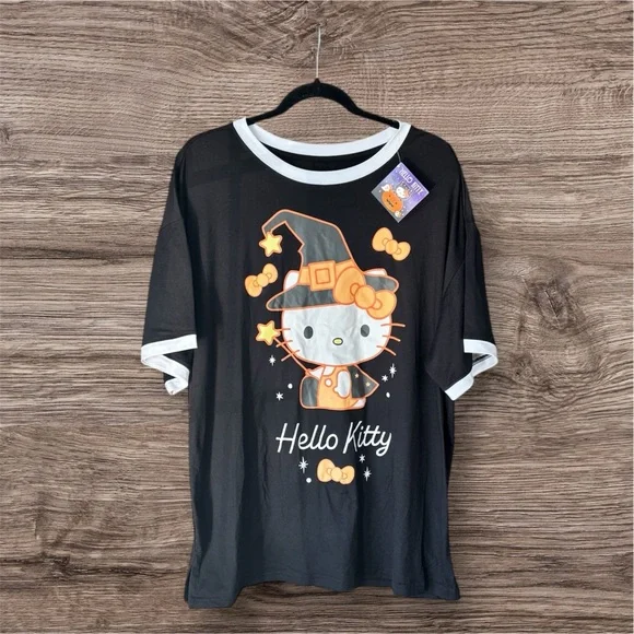 NWT Sanrio Hello Kitty Oversized Halloween Graphic T-Shirt Size Medium - Picture 2 of 3